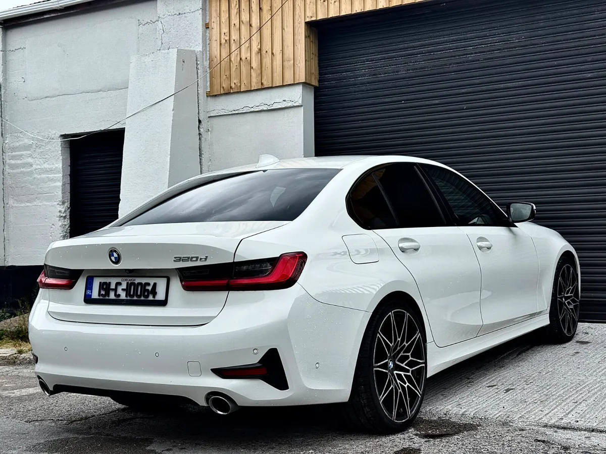 BMW 3-Series 2019 - Image 6