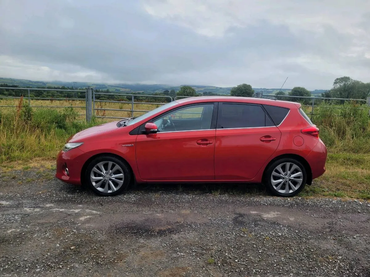 Toyota auris hybrid - Image 3
