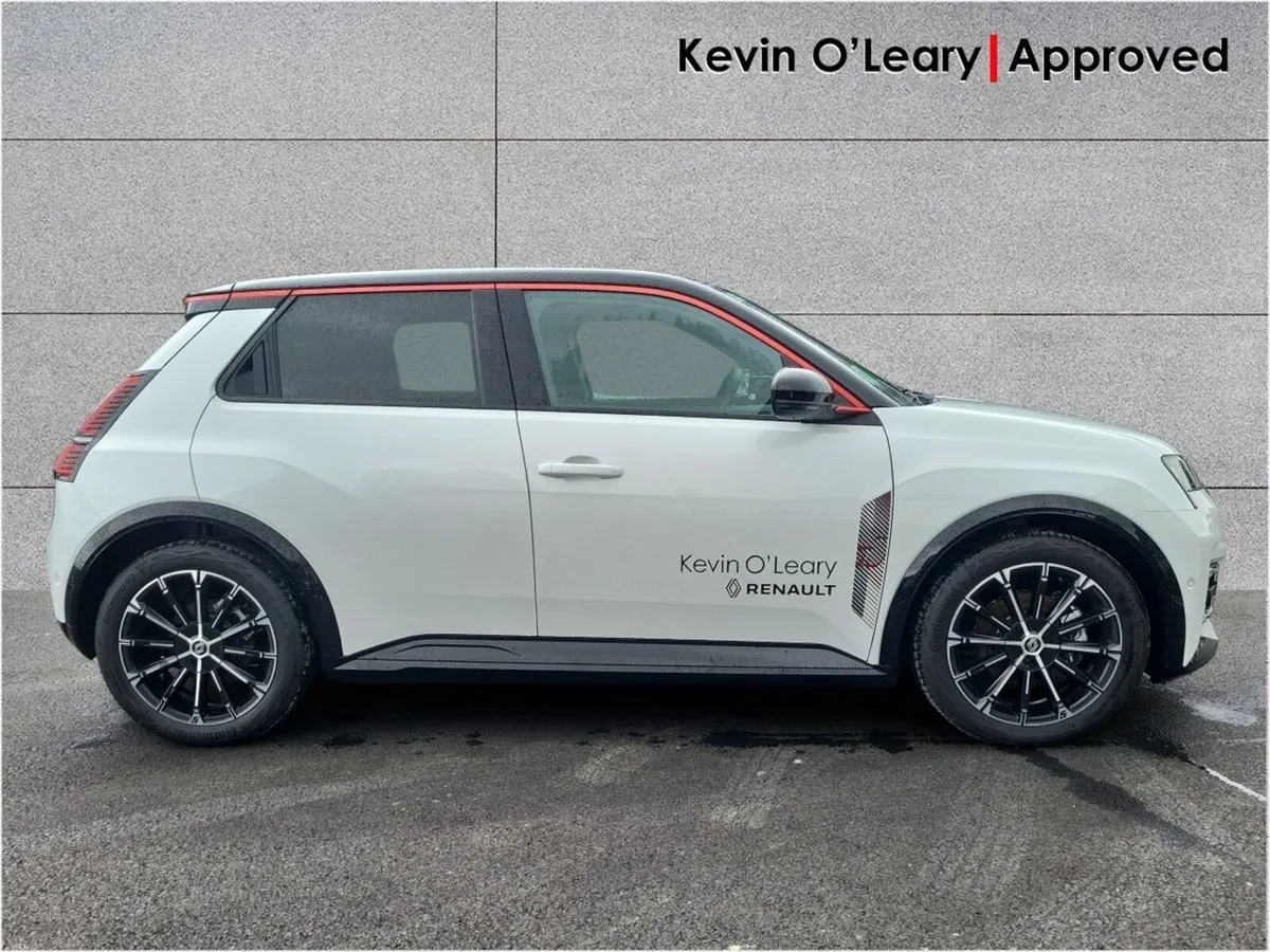 Renault 5 iconic 52kWh 150hp - Image 6