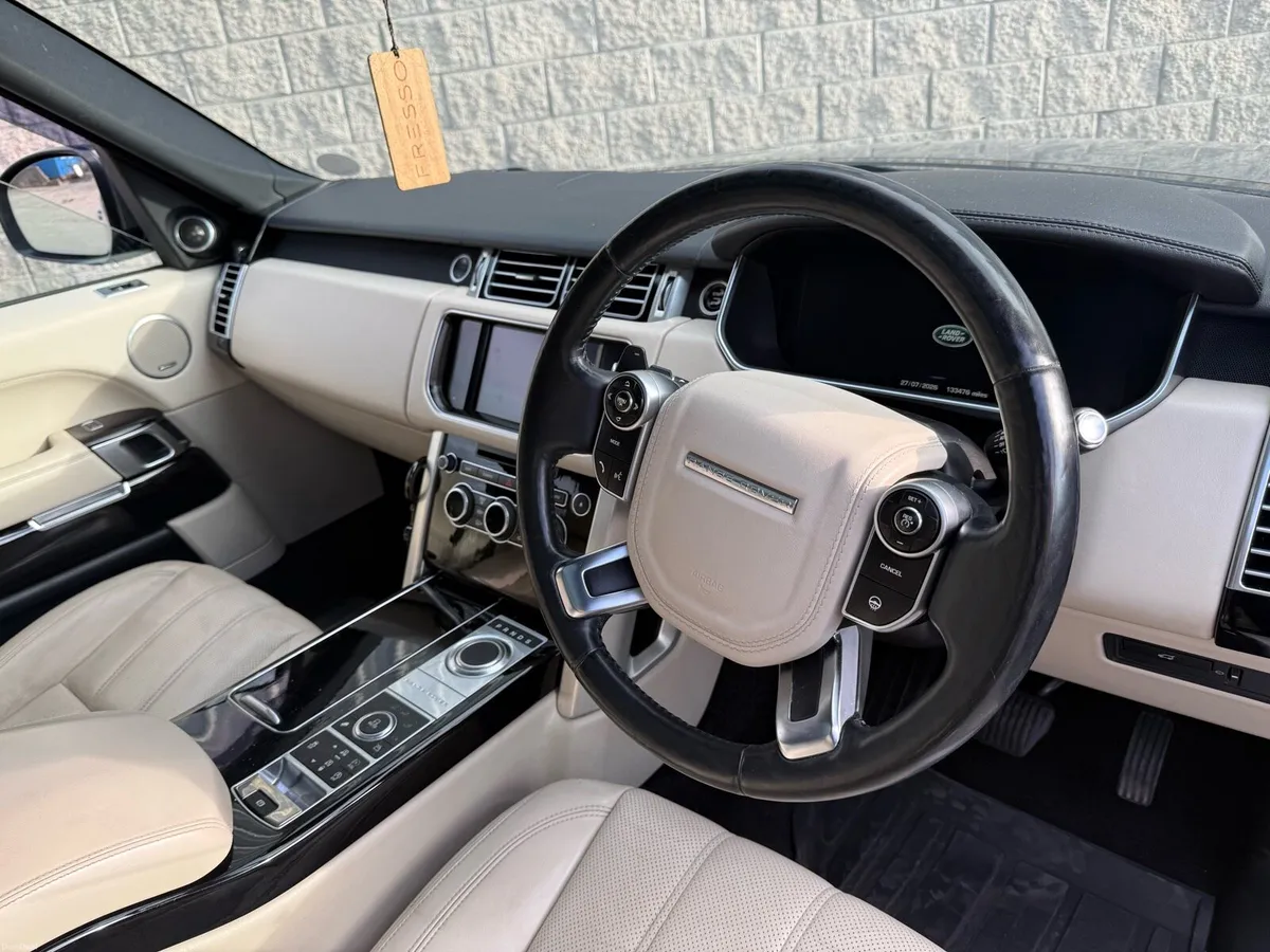 Land Rover Range Rover 3.0TDV6 - Image 3