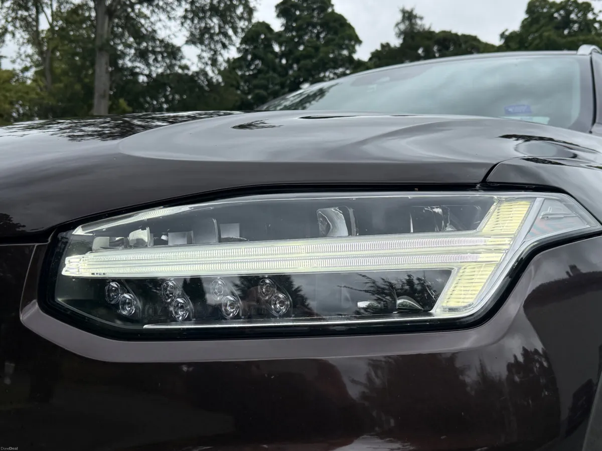 2018 Volvo XC90 T8 (407hp) PHEV Momentum - Image 2