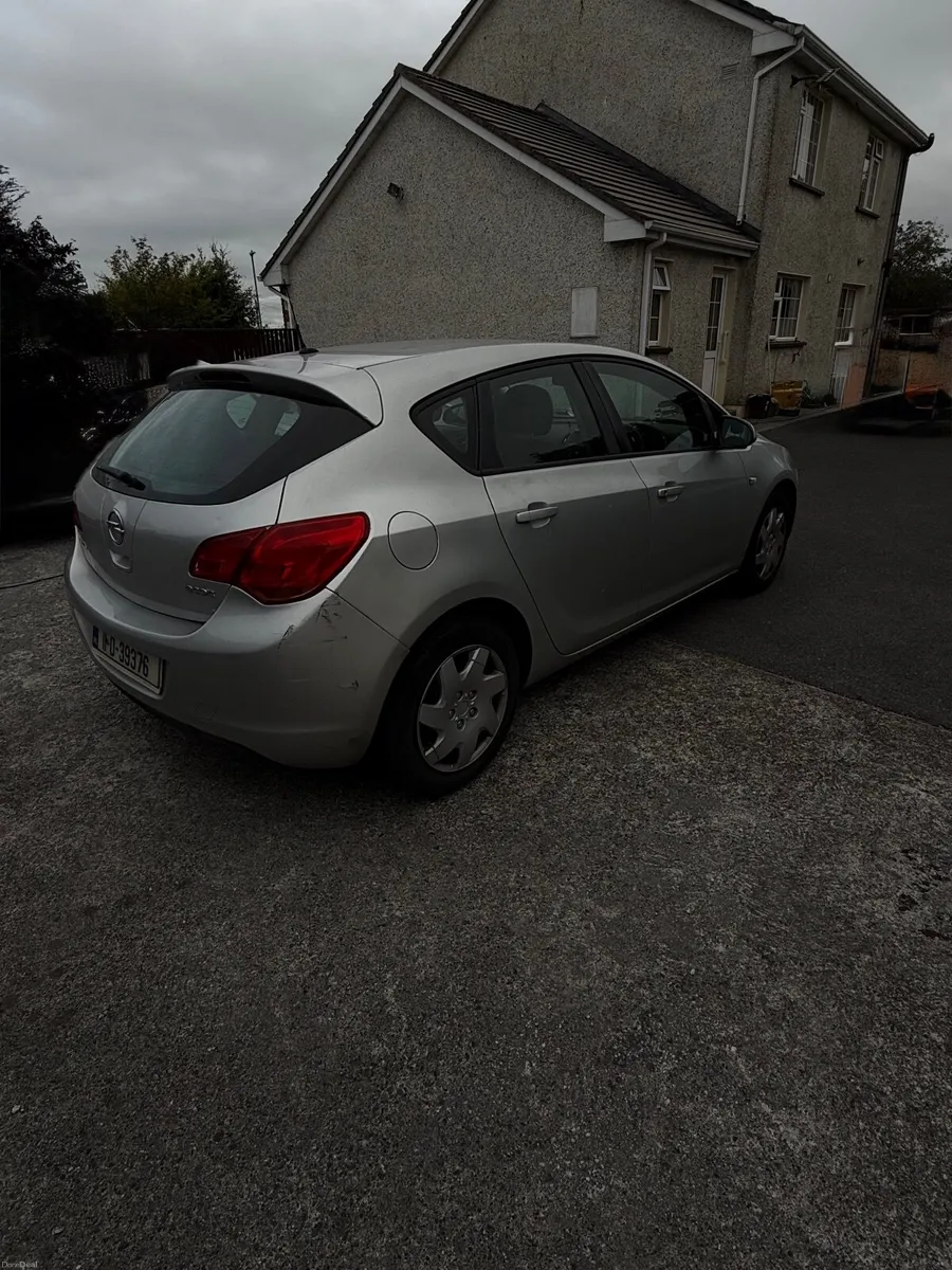 Opel Astra 2011 - Image 3