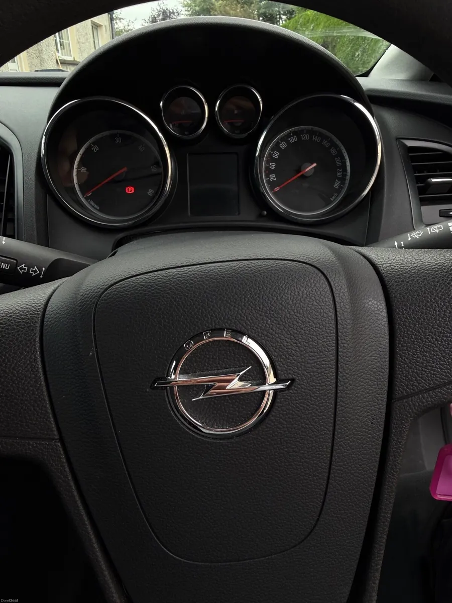 Opel Astra 2011 - Image 5