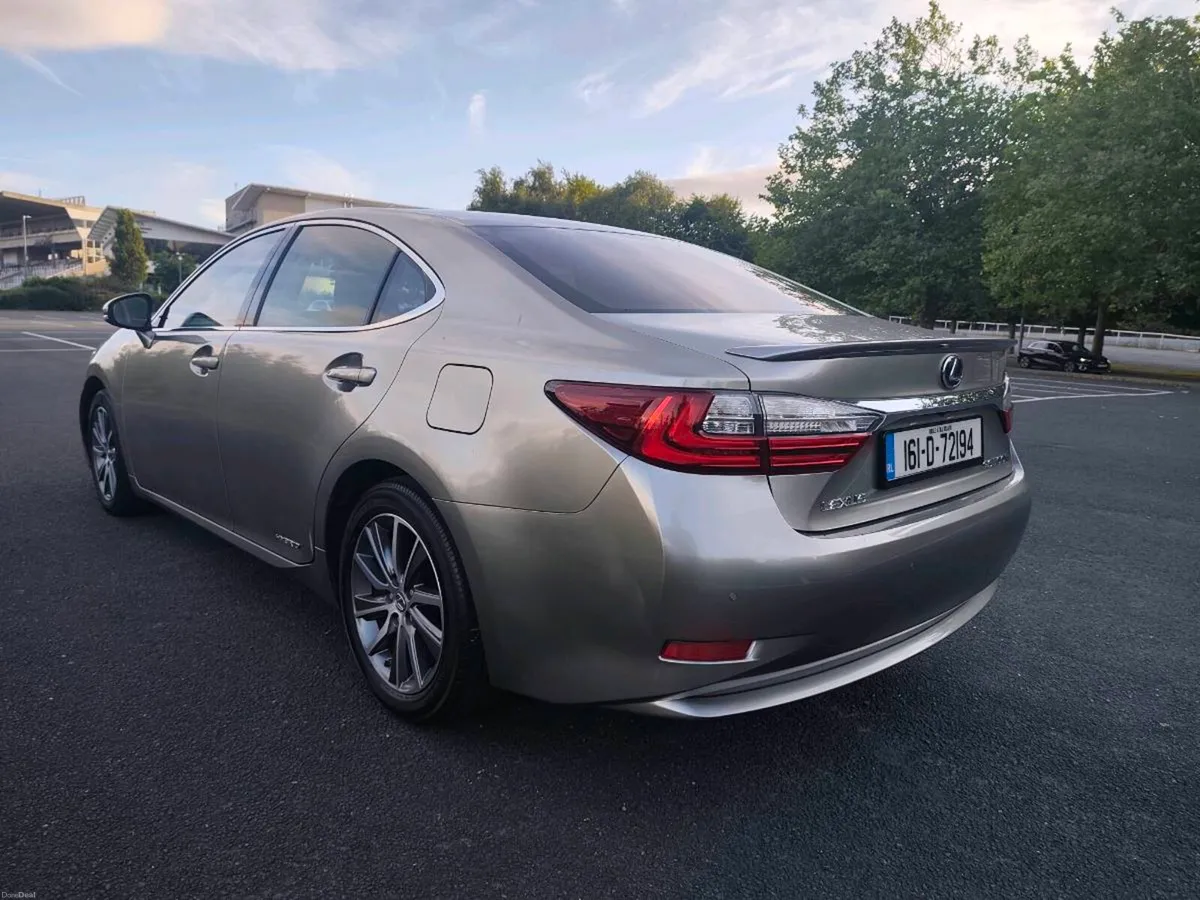 Lexus ES300H - Image 4