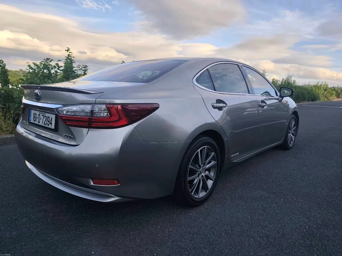 Lexus ES300H - Image 3