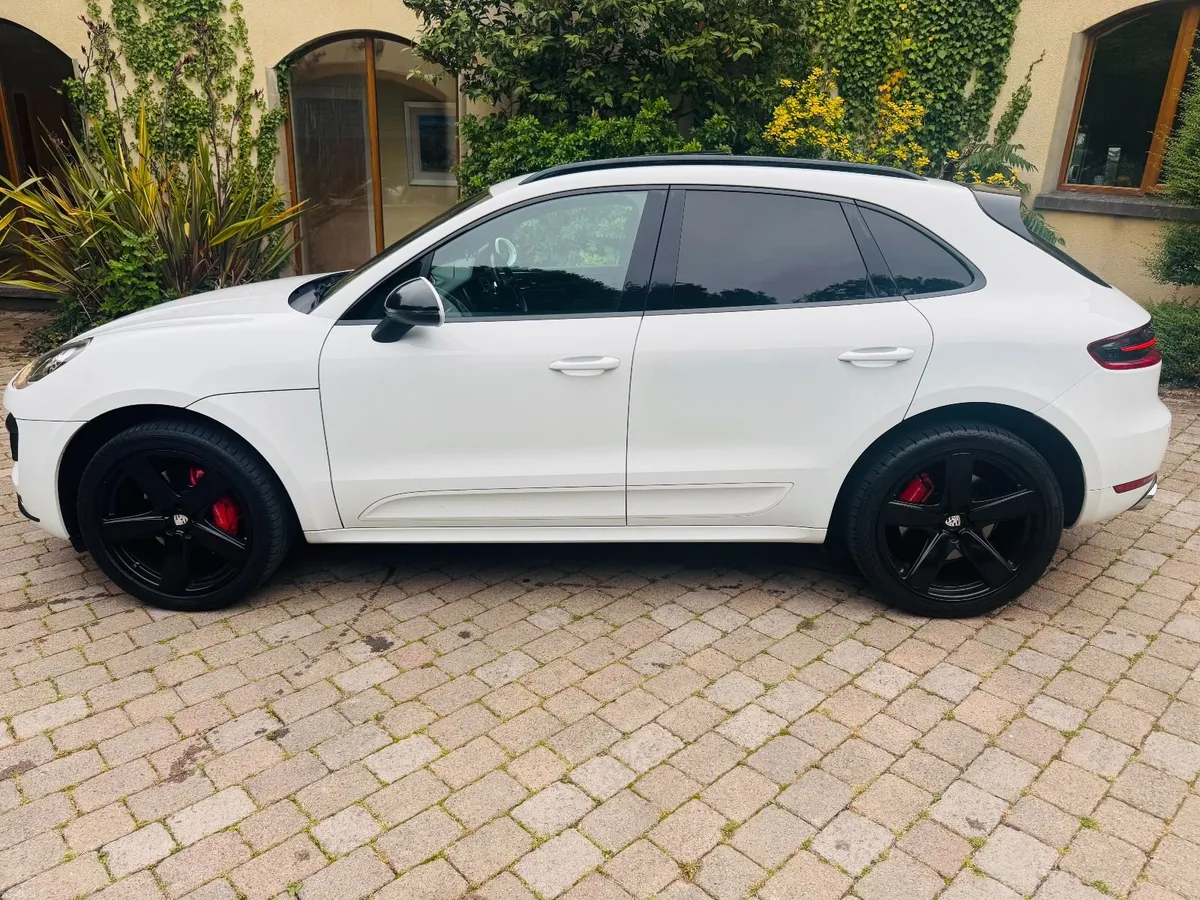 Porsche Macan 3.6 V6 Turbo PDK MEGA MEGA SPEC NI - Image 3