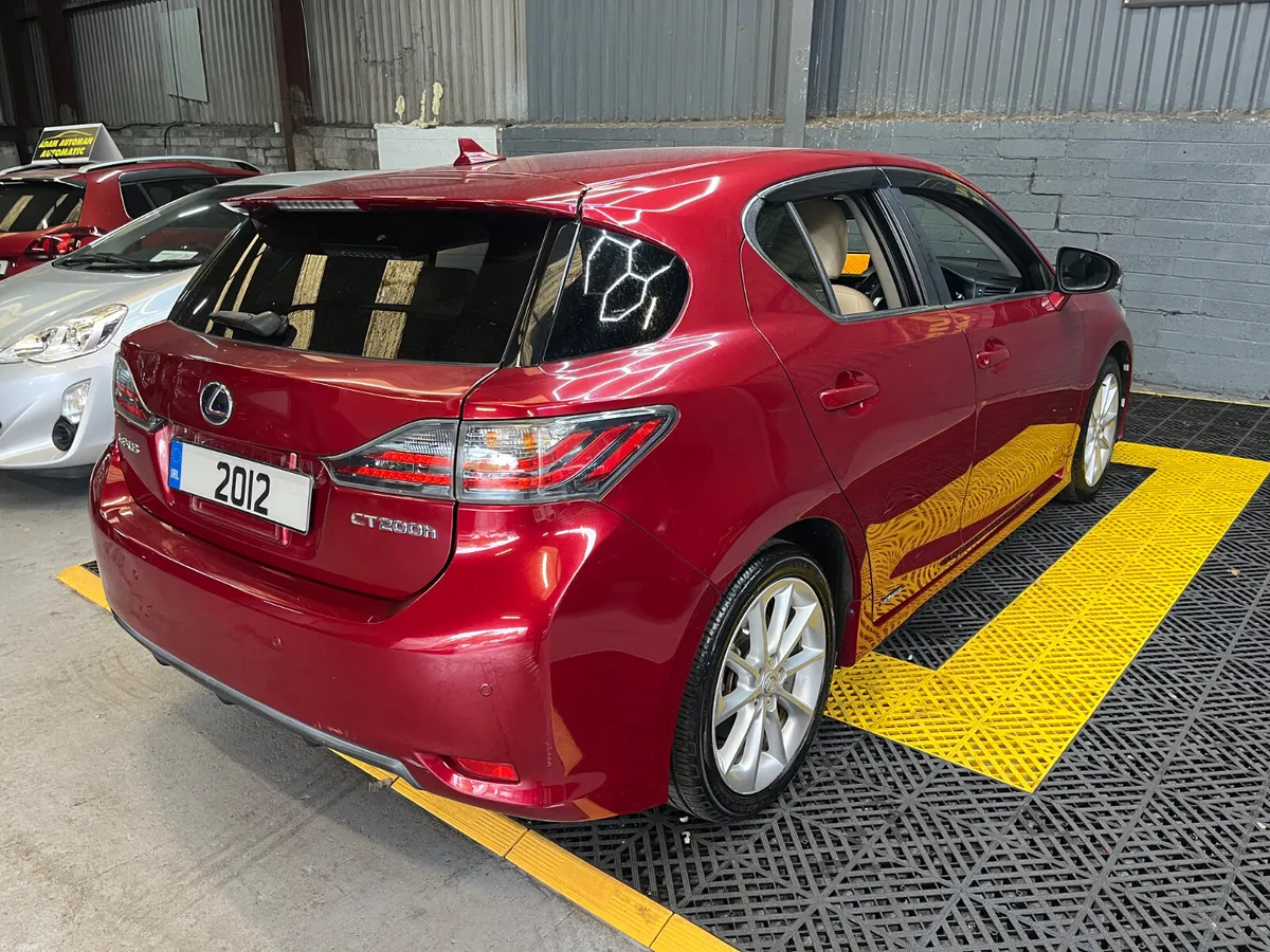 Lexus CT200h 2012 top specs - Image 4