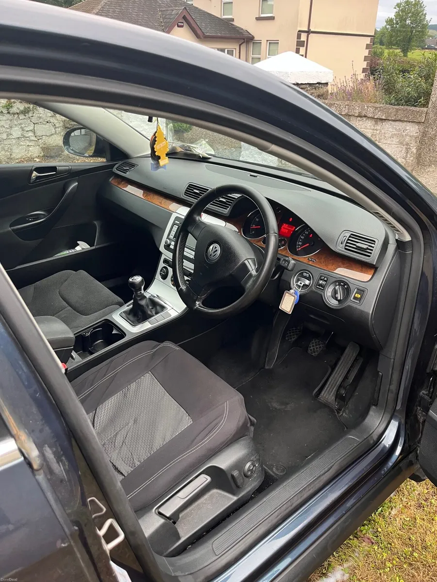 Volkswagen Passat 2009 - Image 5