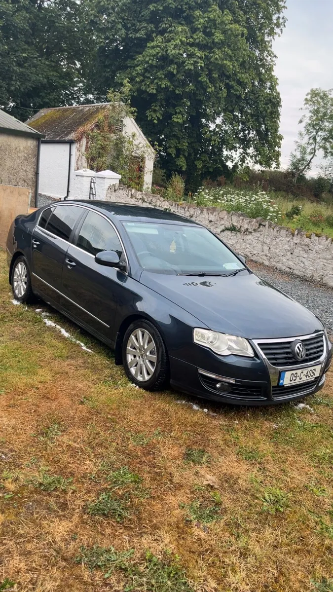 Volkswagen Passat 2009 - Image 1
