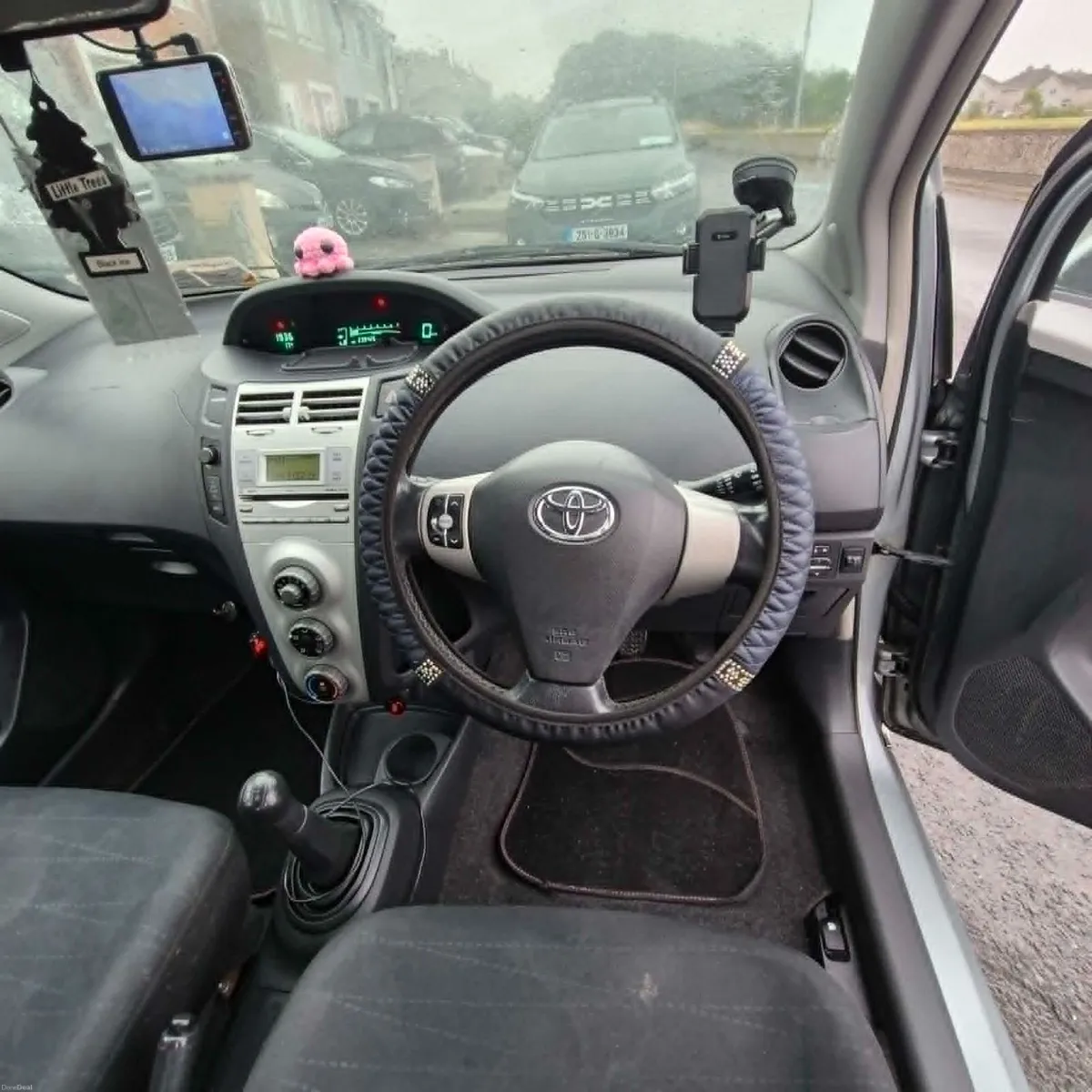 Toyota Yaris 2007 - Image 3