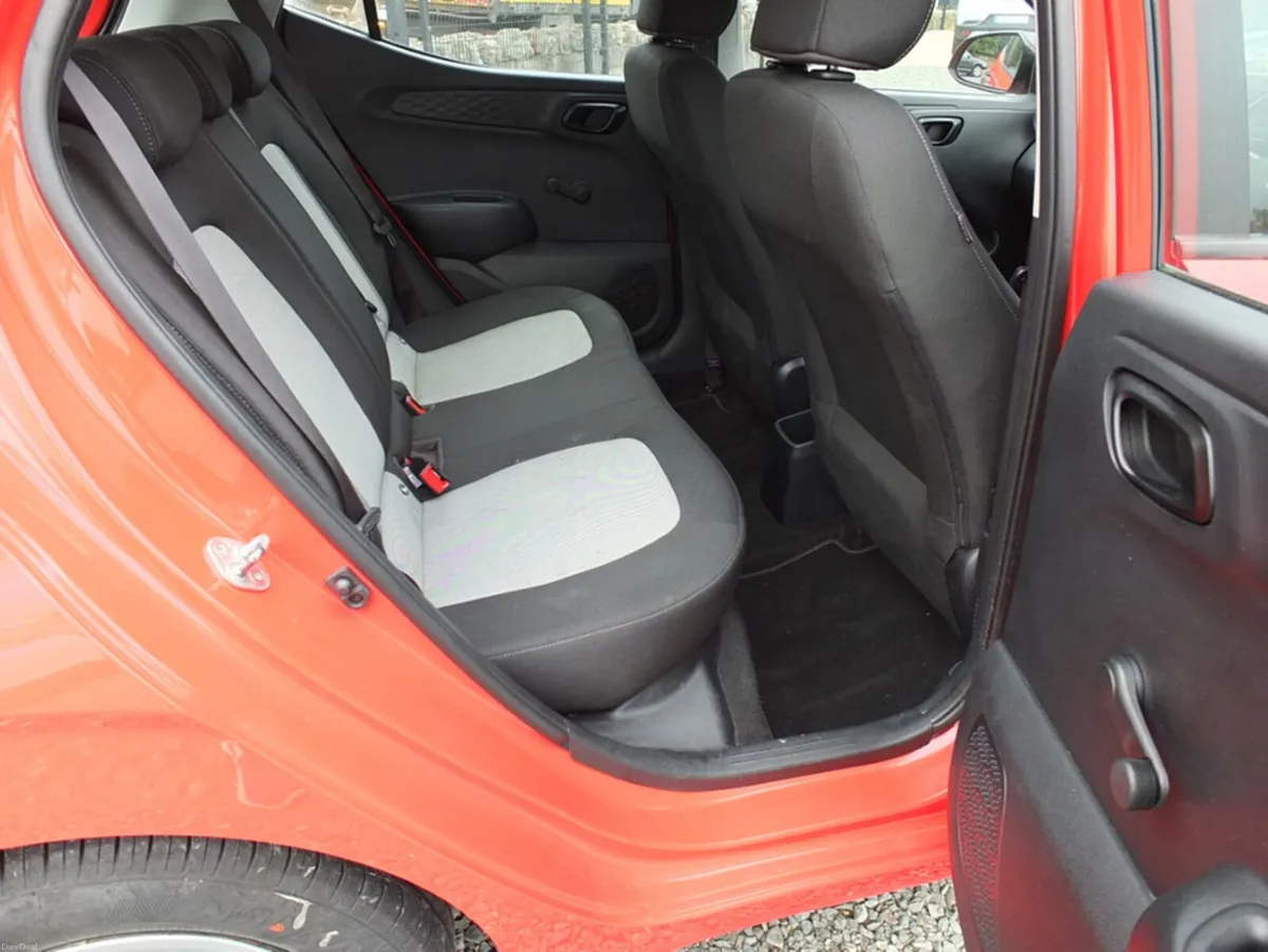 Hyundai i10 Classic 5DR - Image 3