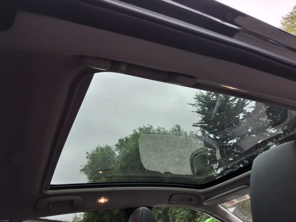 Nissan Qashqai 1.3 HYBRID SV PREMIUM ** MEGA SPEC - Image 6