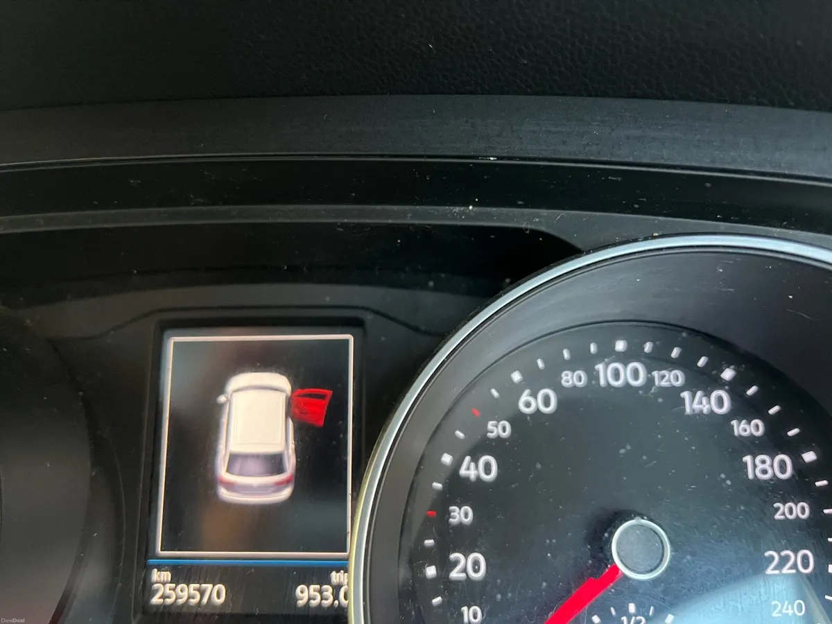 Volkswagen Tiguan - Image 6