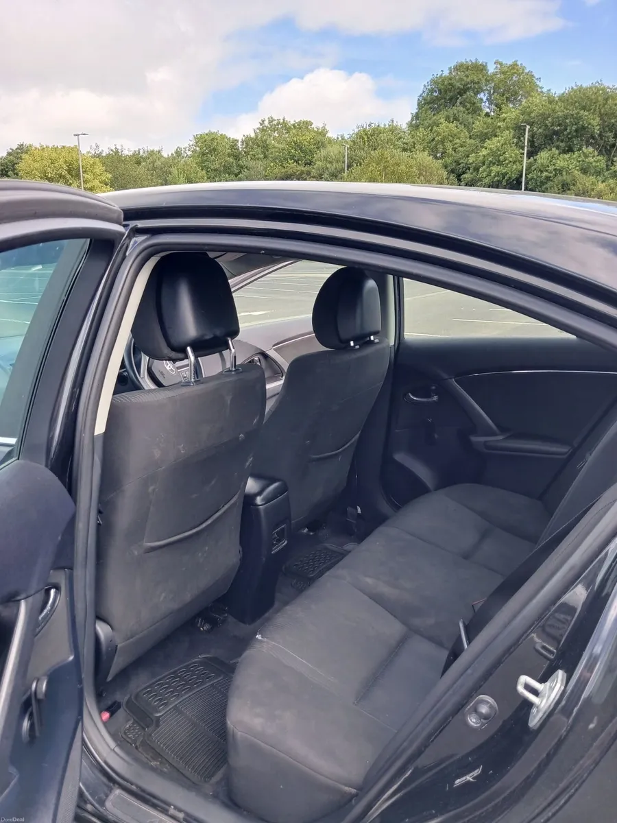 Toyota Avensis 2011 - Image 2