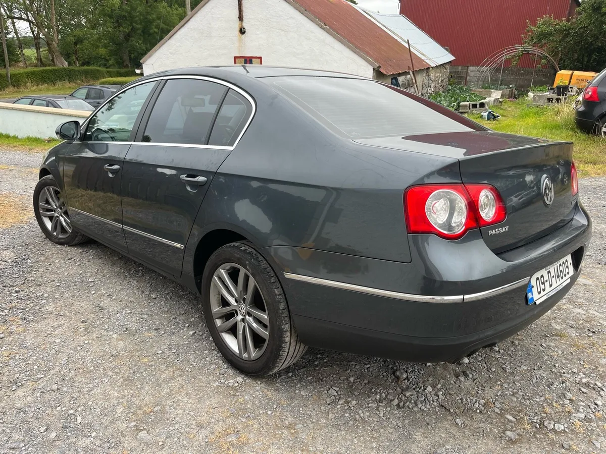 Volkswagen Passat - Image 2