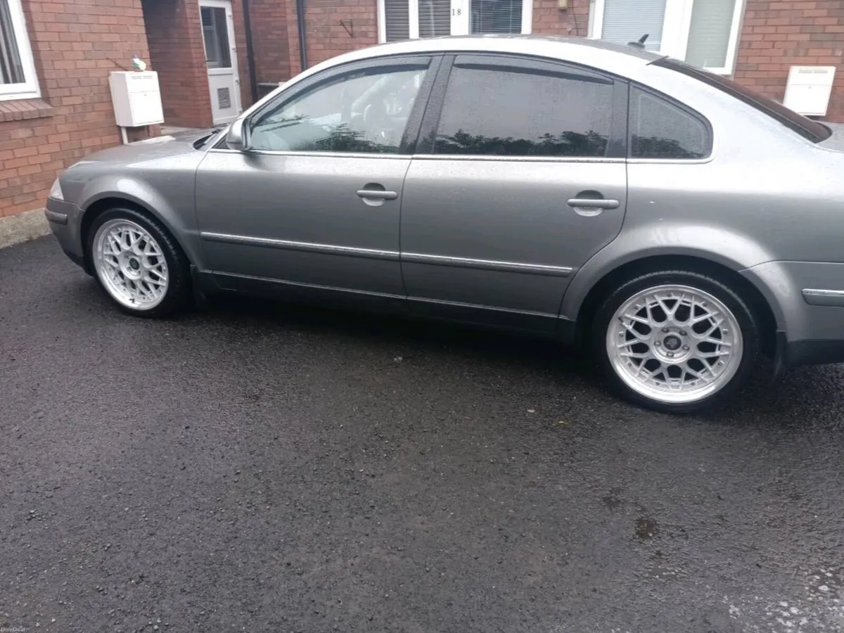 2004 Volkswagen Passat - Image 4