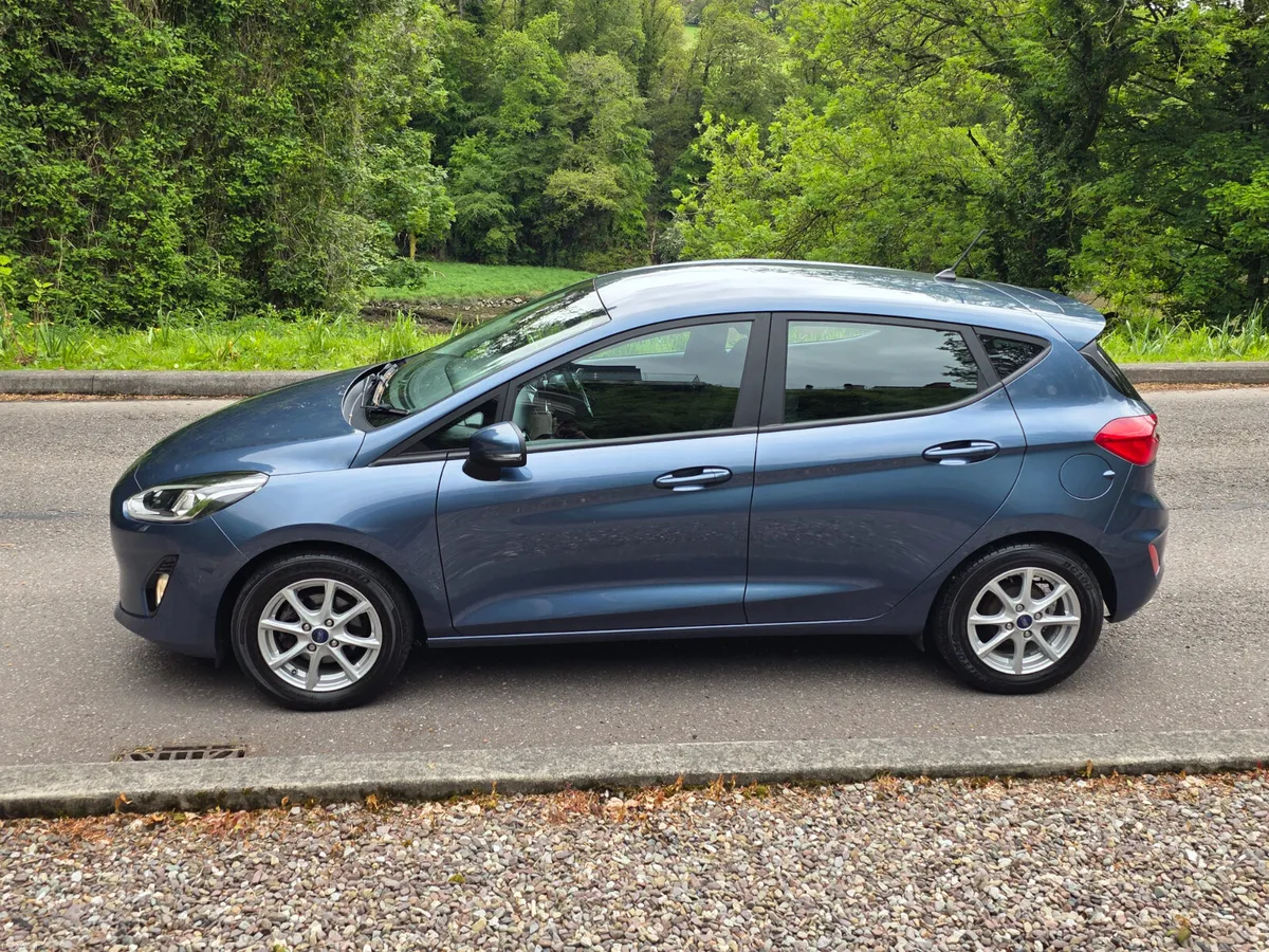 FORD FIESTA 1.1 PETROL MANUAL LIKE NEW - Image 4