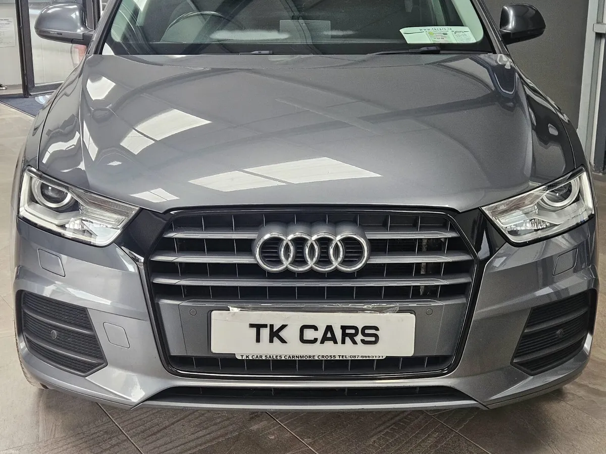 17 AUDI Q3 SE WITH BLACK EDITION STYLING - Image 4