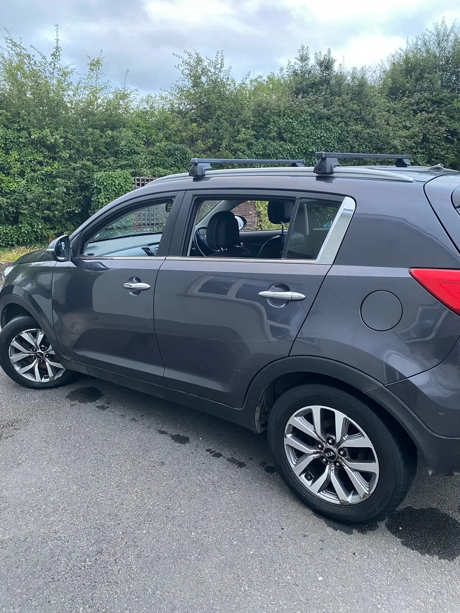 142 Kia Sportage - one owner from new - Image 6