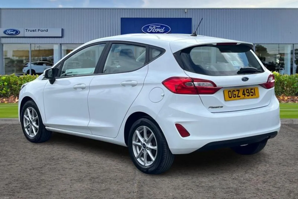 Ford Fiesta Zetec - Image 2