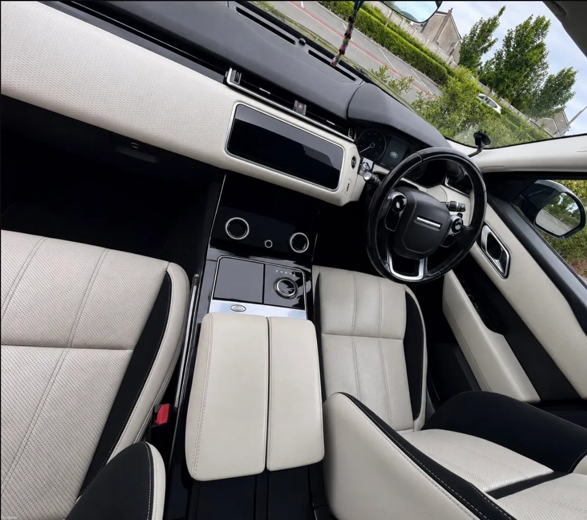 Land Rover Rover Velar 2.0 - Image 5
