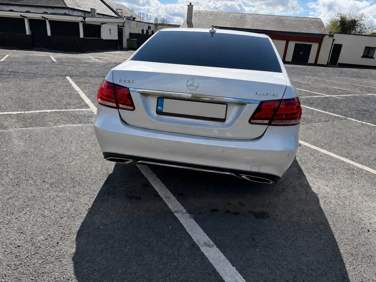 Mercedes E220 Bluetec Automatic - Image 4
