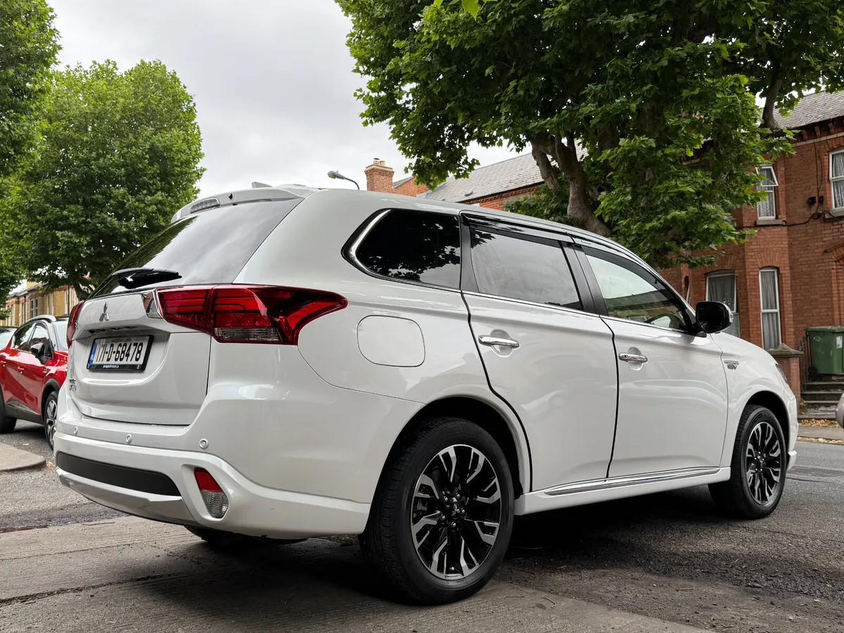 2017 Outlander, 2.0PHEV Hybrid, Only 43kms, SIMI, - Image 5