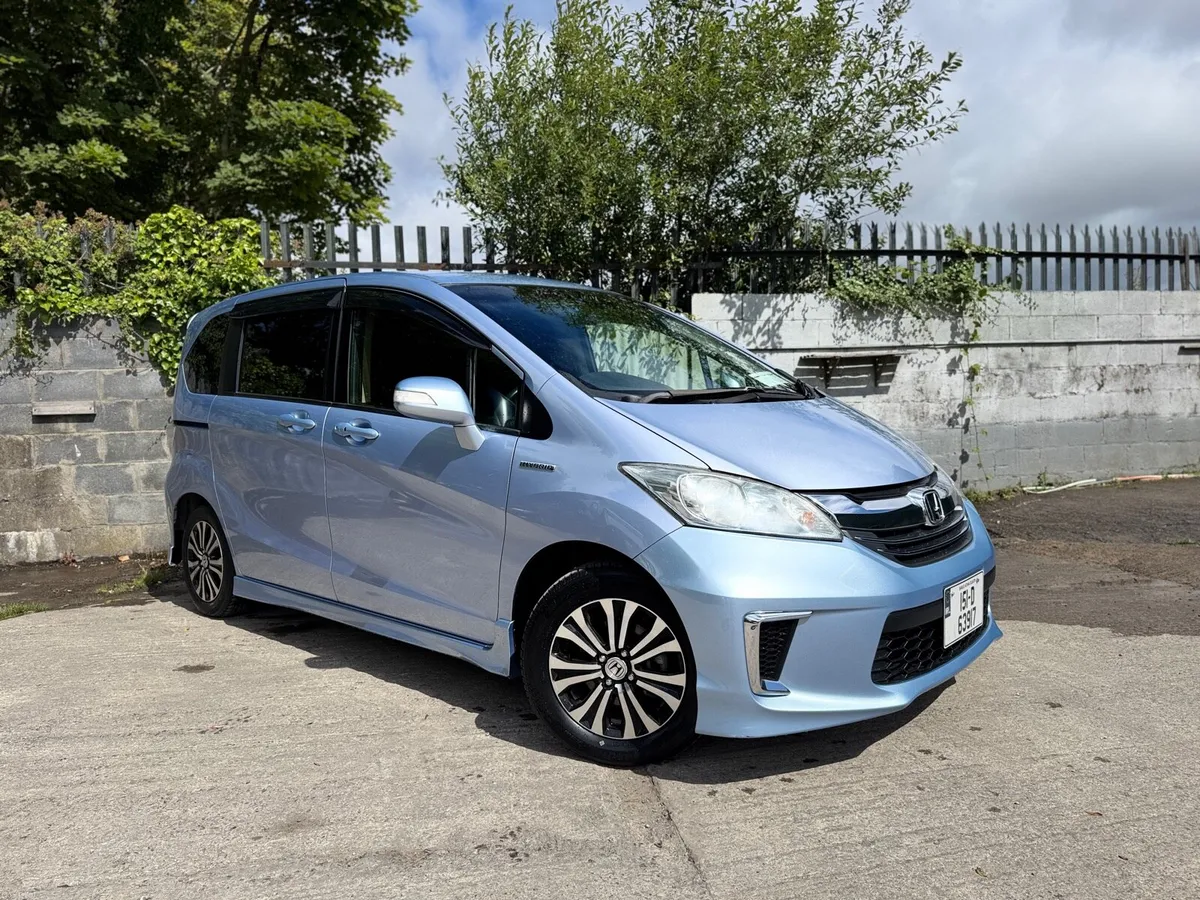 2015 HONDA FREED. LOW MILEAGE. 7 SEATS. NEW NCT - Image 3