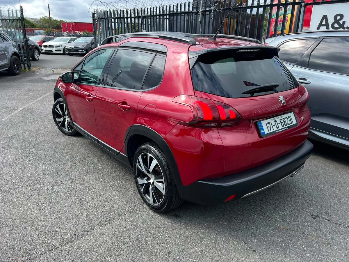 17 Peugeot 2008 1.2 AUTO Glass Roof - Image 4