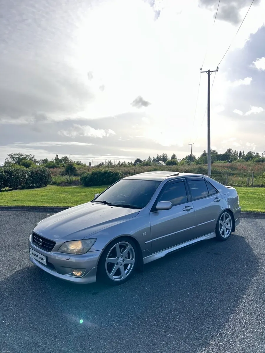 2004 le is200 - Image 3
