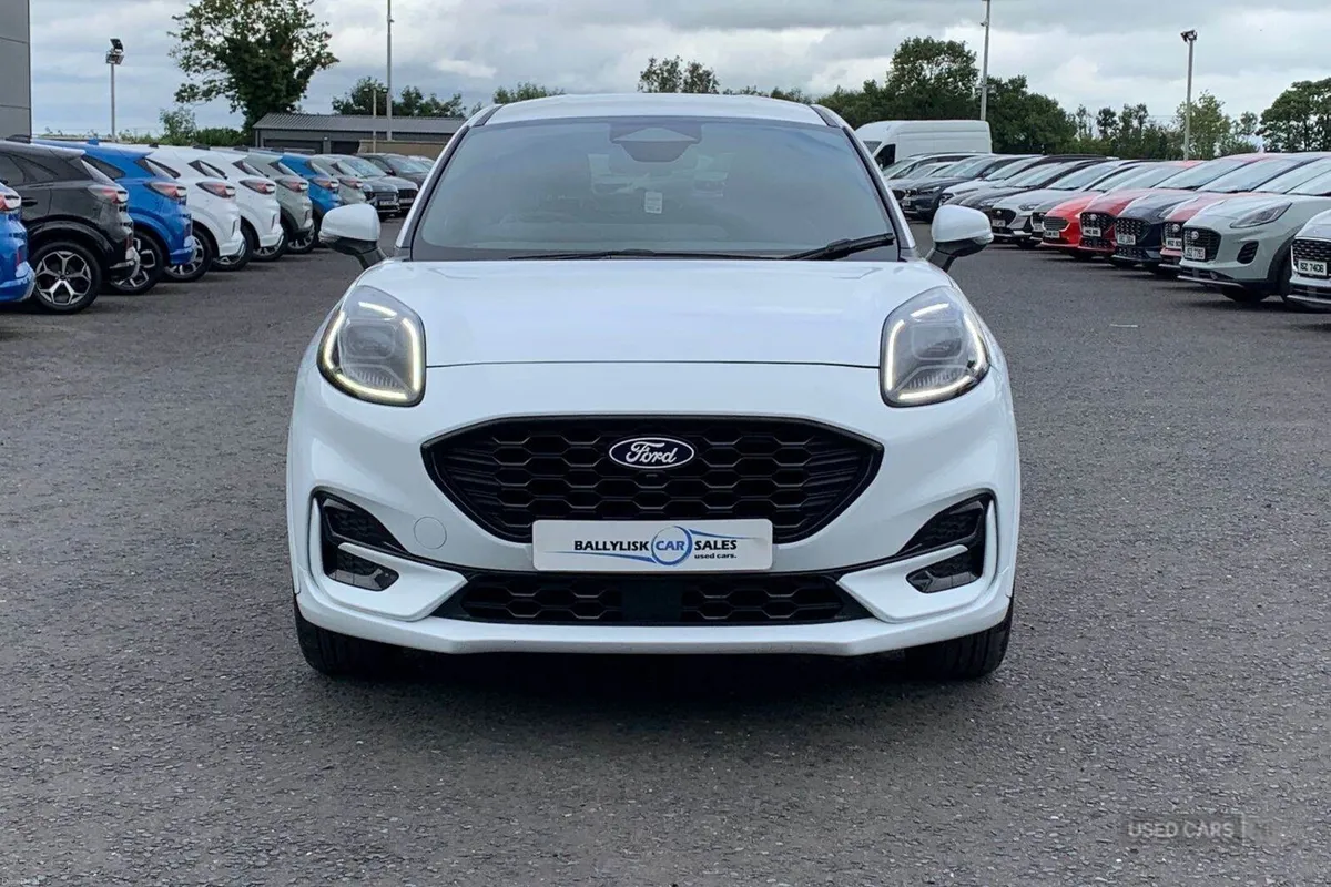 Ford Puma 1.0T 155PS ST-Line X Auto in Frozen Whit - Image 4