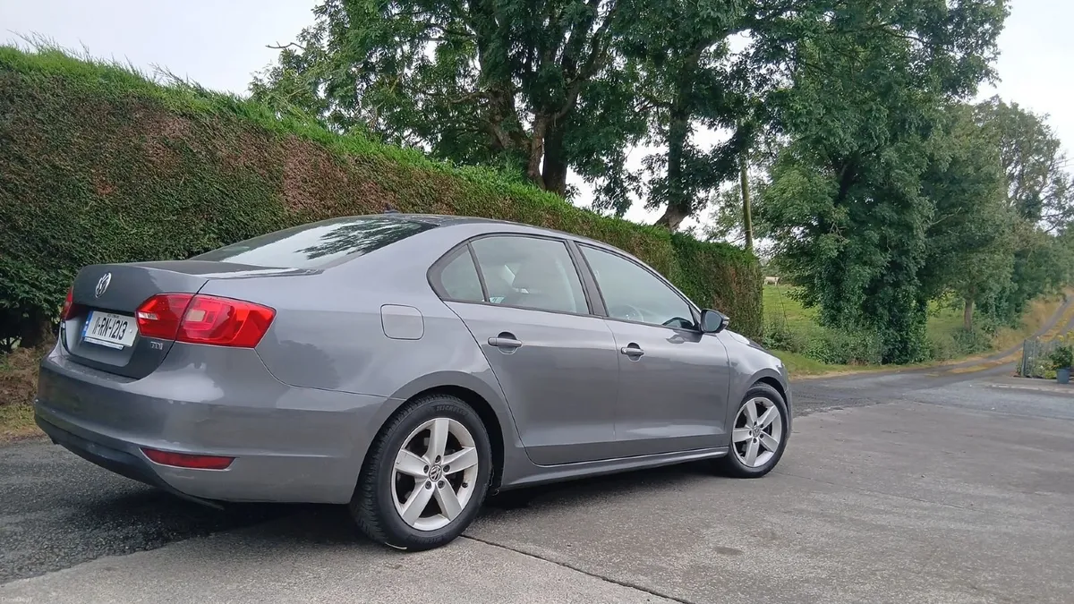 Volkswagen Jetta 2011 - Image 6