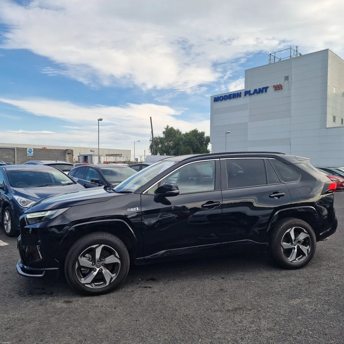 Toyota RAV4 2024 Petrol Hybrid Plug-in - Image 2