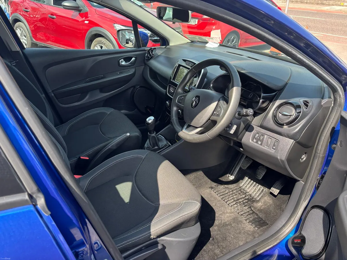 Renault Clio 2019  PETROL  FINANCE  ARRANGED - Image 4