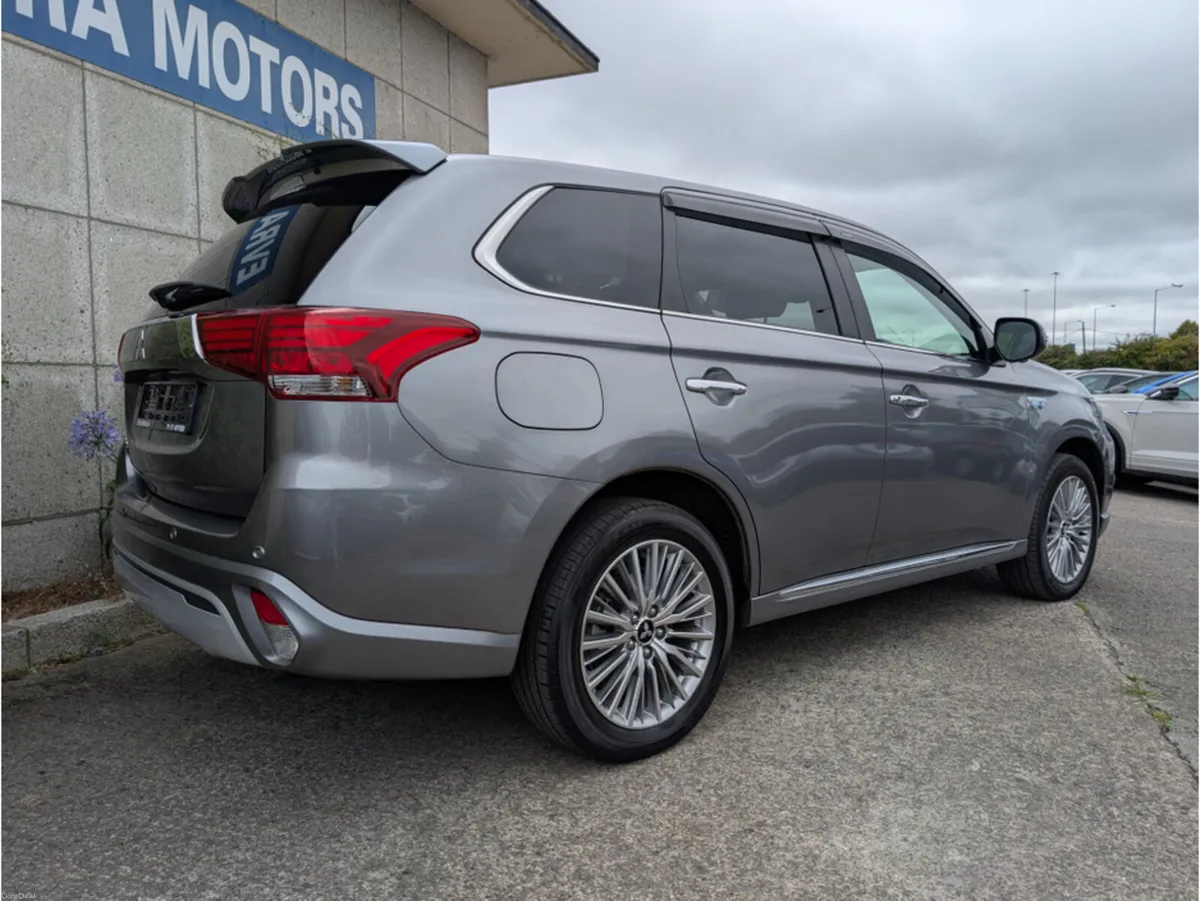 Mitsubishi Outlander G 4WD PHEV HYBRID 2.4 PETROL - Image 6