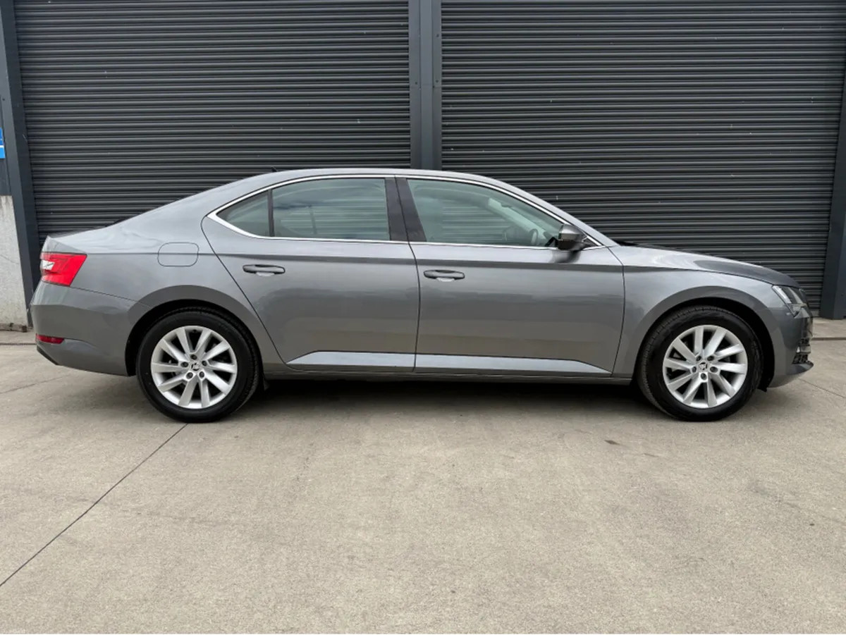 Skoda Superb AMBITION 2.0 TDI 150HP 5DR - Image 3