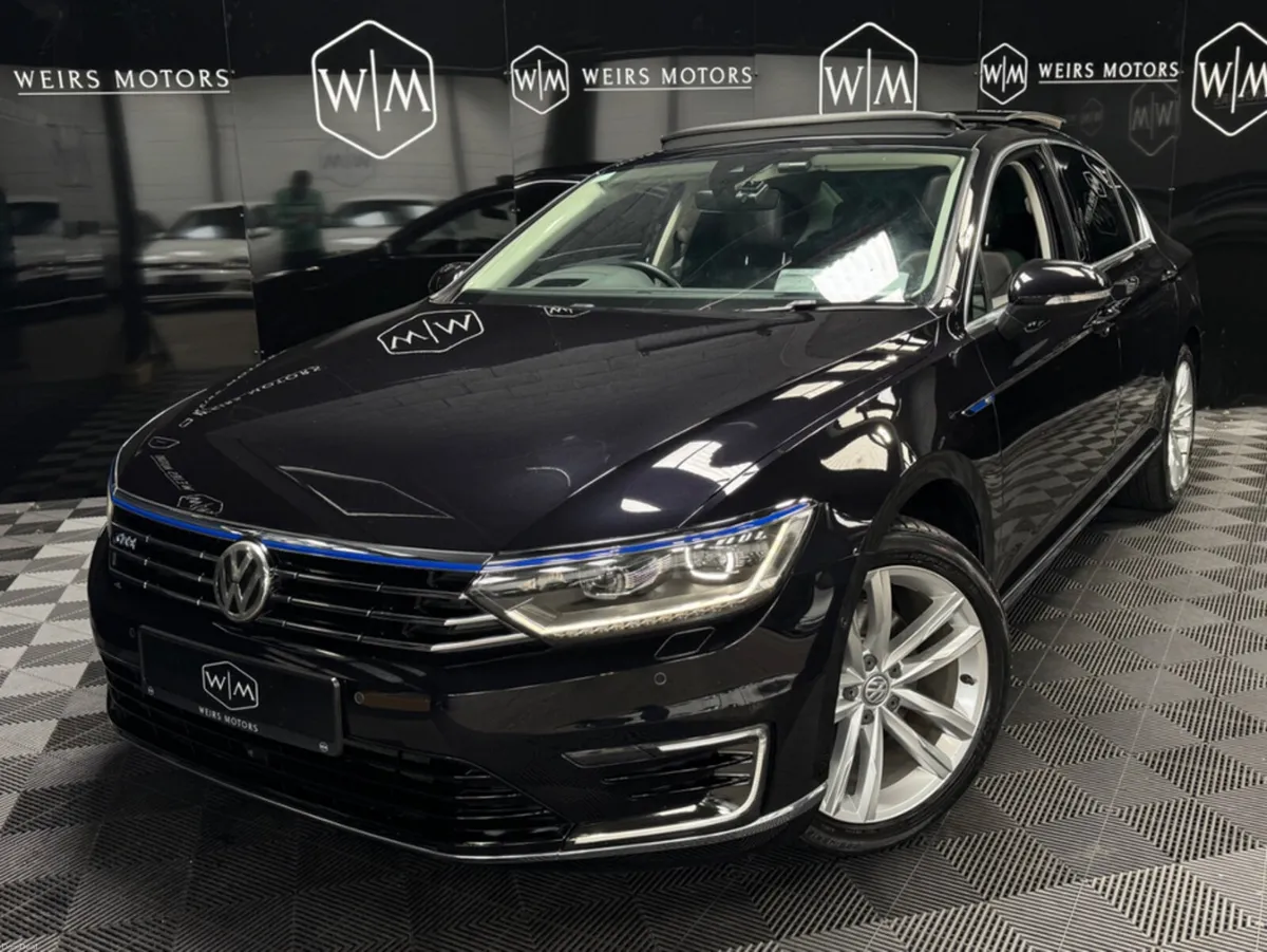 Volkswagen Passat GTE 1.4 TSI *SUNROOF* - Image 2