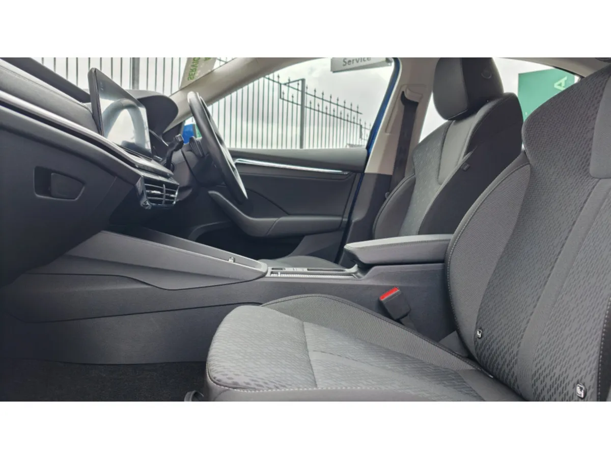 Skoda Octavia STYLE 2.0tdi 115HP DSG 5DR AUTOMATIC - Image 5