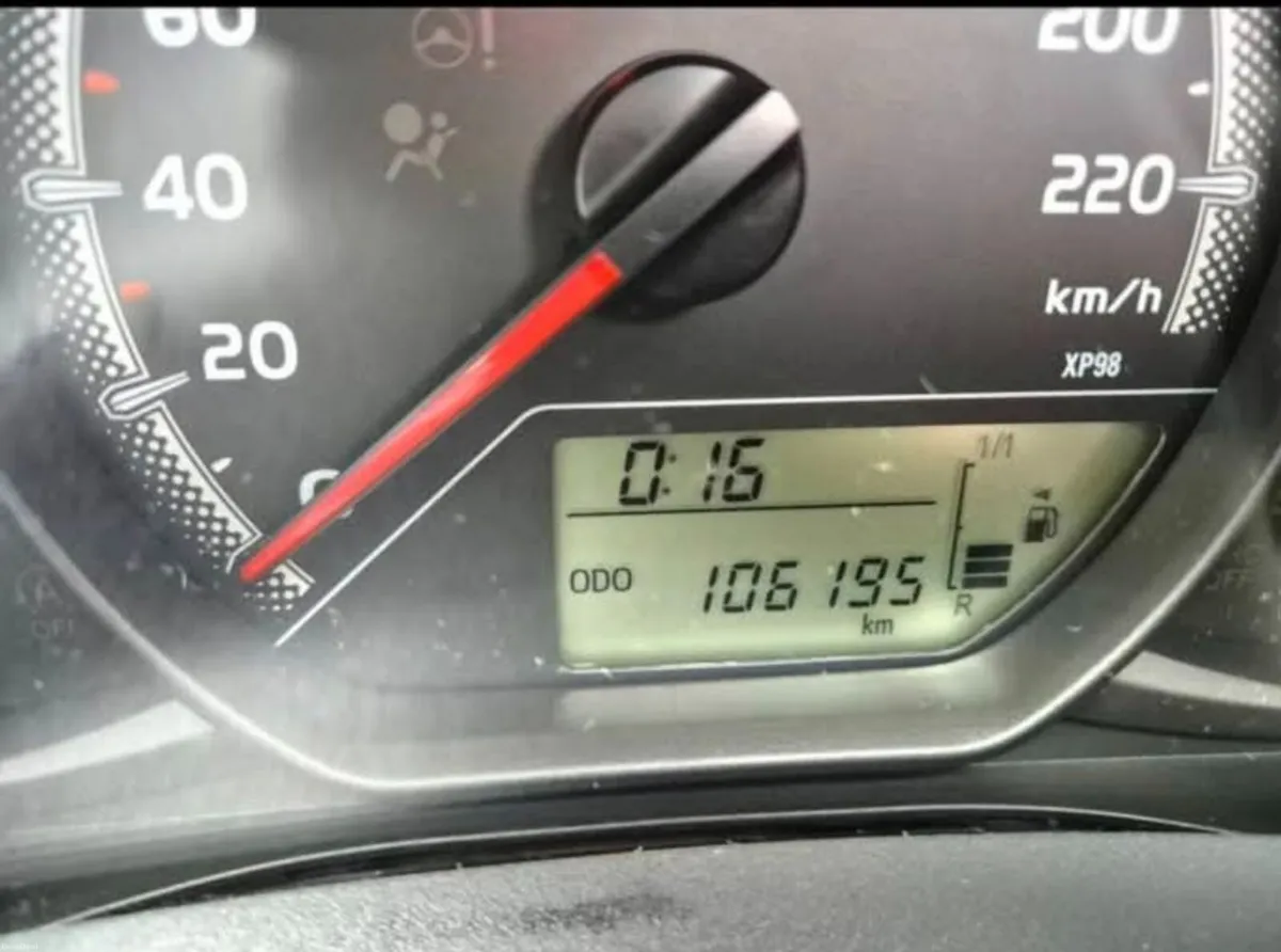 Toyota Yaris 2015 - Image 6
