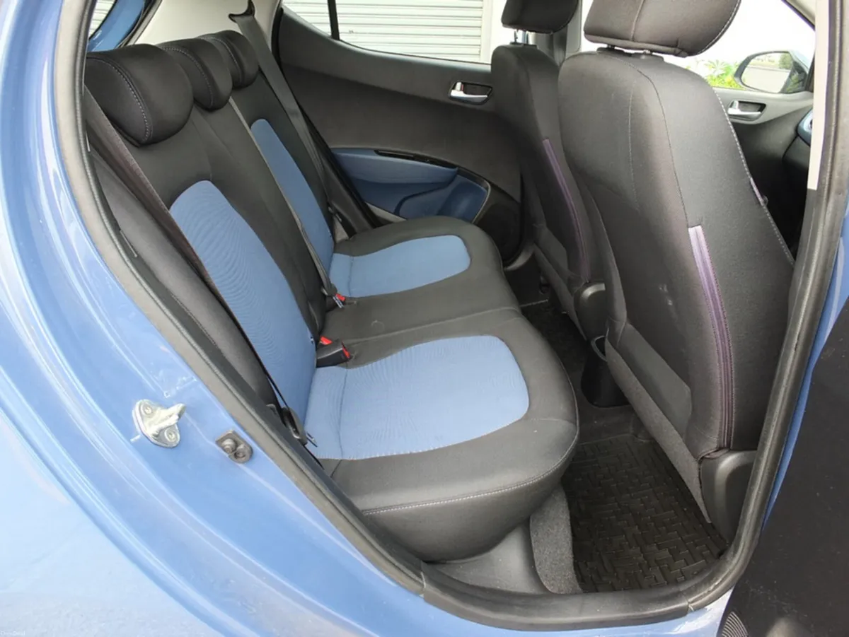 Hyundai i10 Deluxe - Image 5