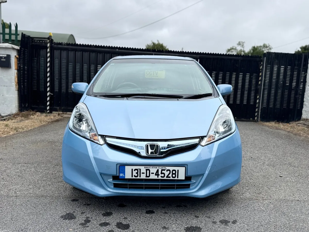 2013 HONDA FIT. LOW MILEAGE. NEW NCT. AUTO 1.3L - Image 2