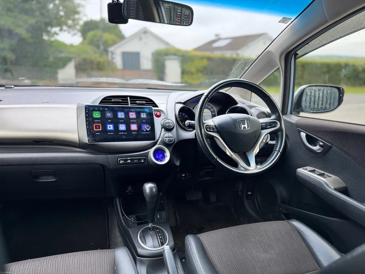 2013 HONDA FIT. LOW MILEAGE. NEW NCT. AUTO 1.3L - Image 4