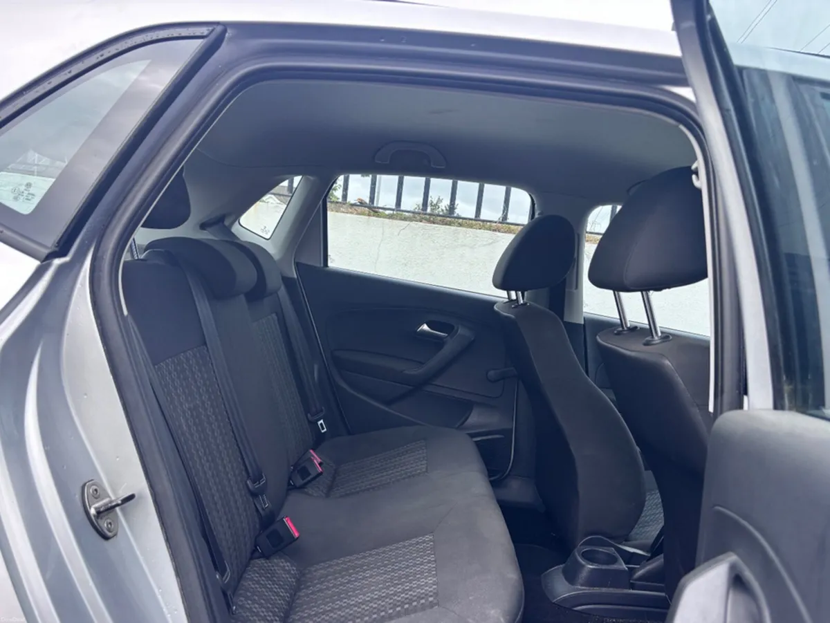 Volkswagen Polo  TRENDLINE 1.4 TDI  MANUAL DIESEL - Image 4