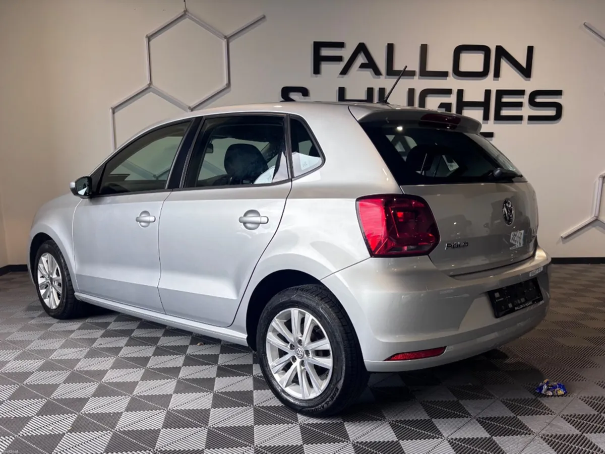 Volkswagen Polo  TRENDLINE 1.4 TDI  MANUAL DIESEL - Image 3