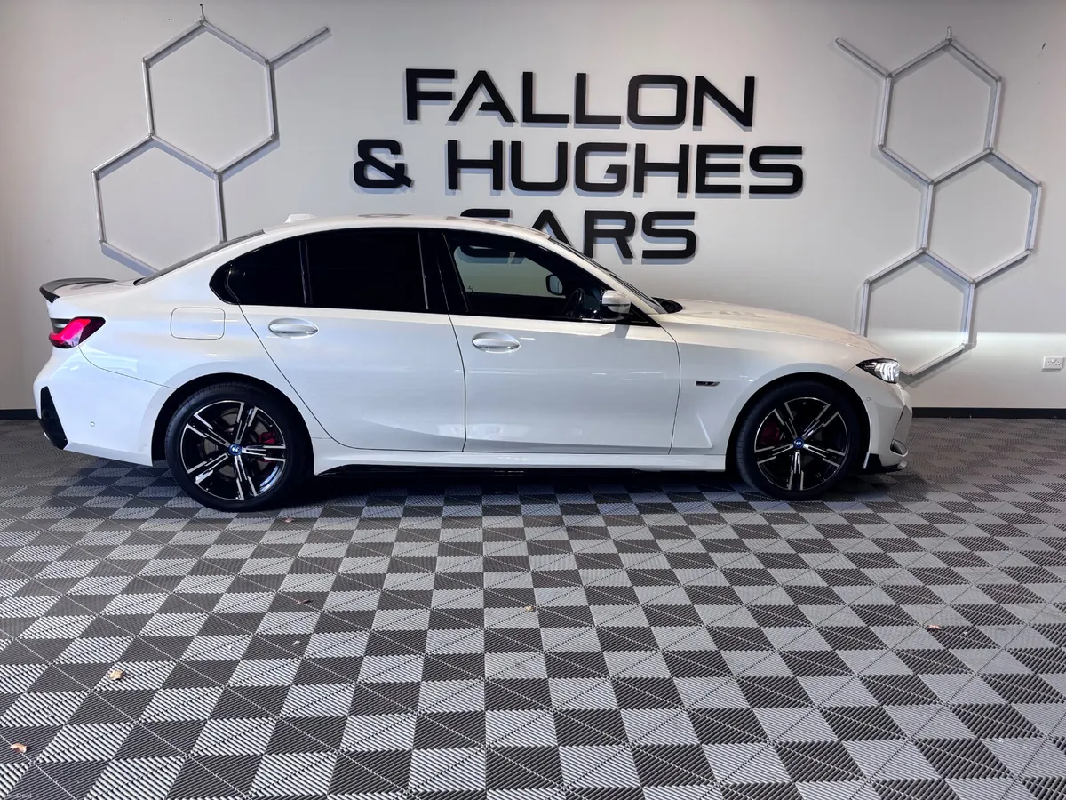 2023 BMW 330e M SPORT, M SPORT BODYKIT - Image 4