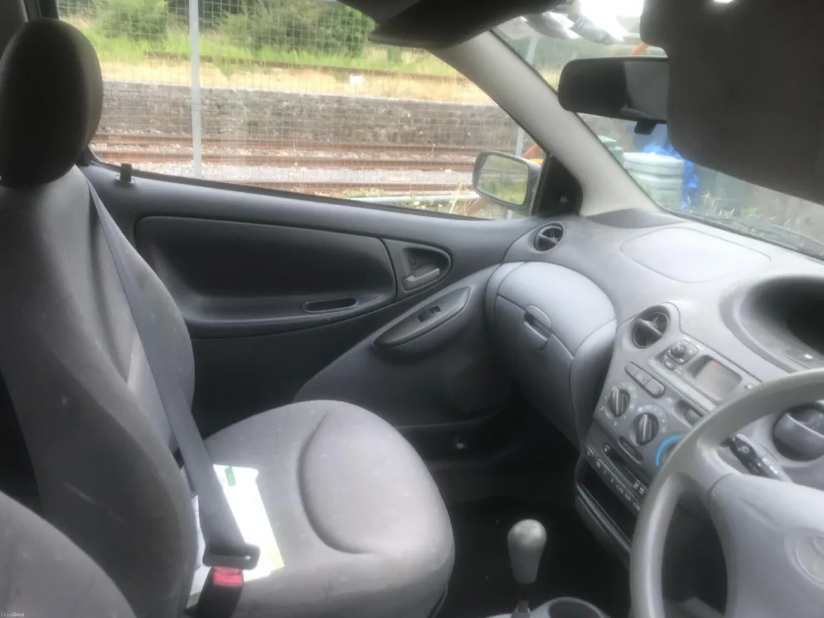 Toyota Yaris 2000 - Image 4