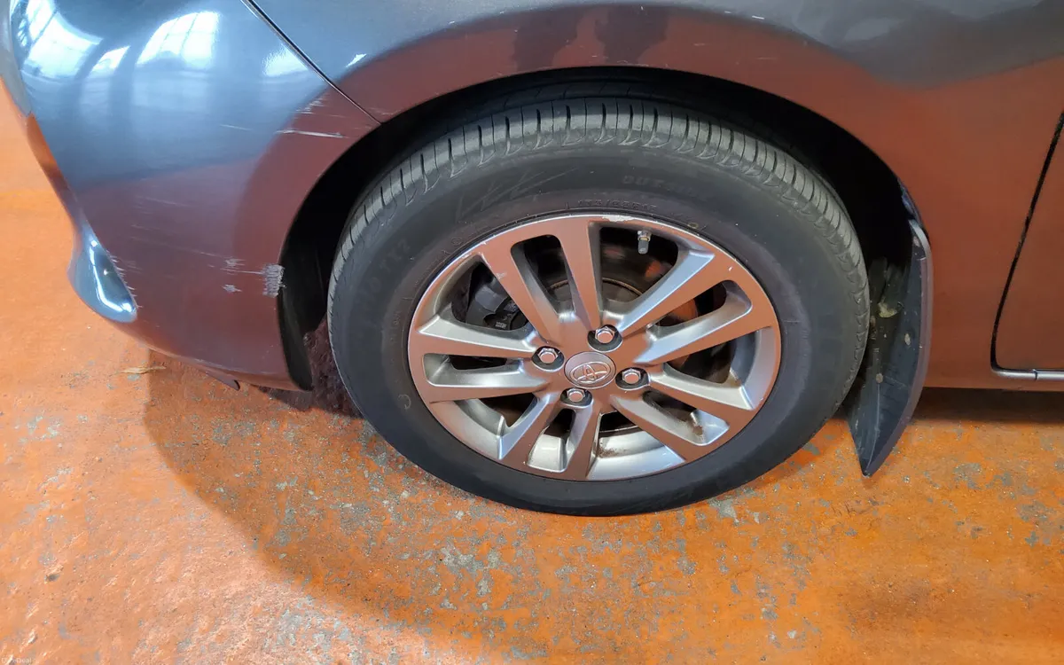 Toyota Yaris 2017 - Image 5