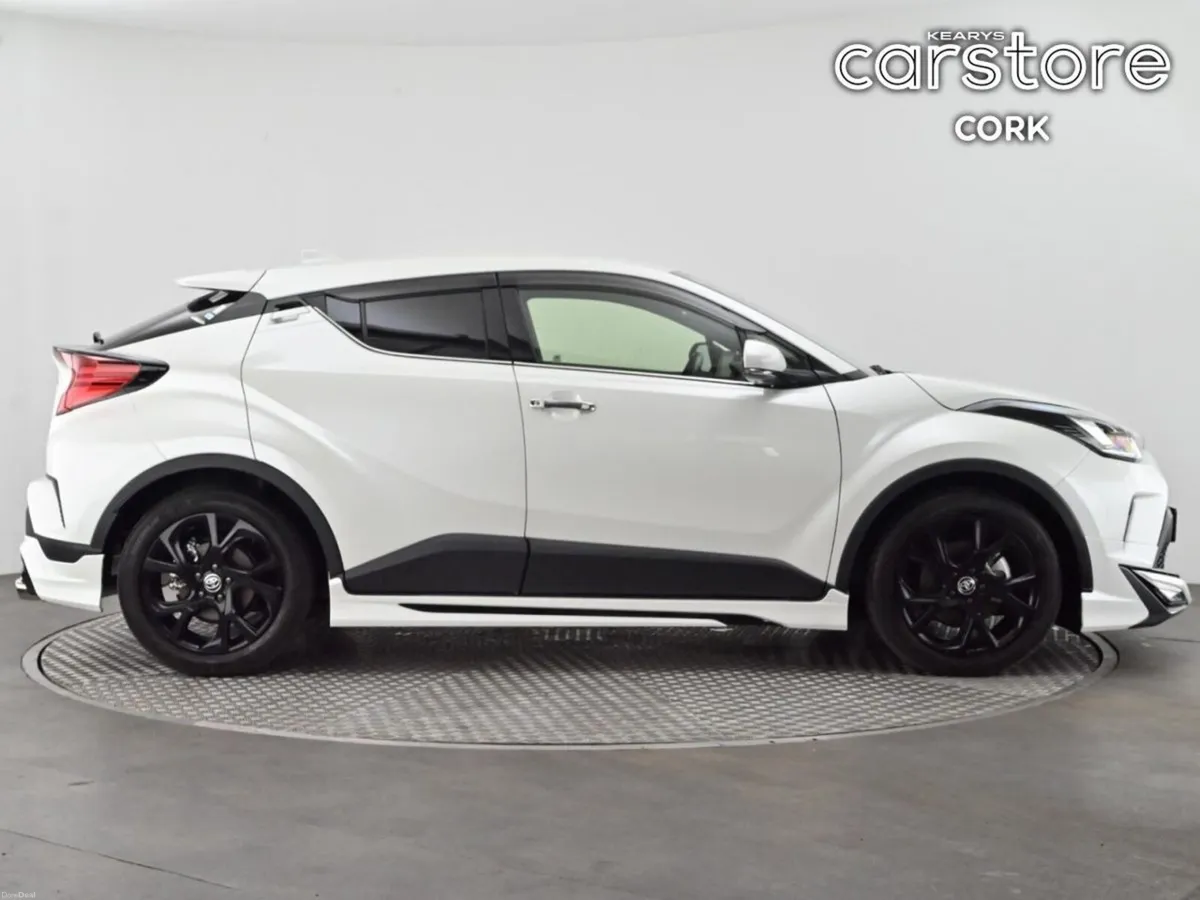Toyota C-HR 1.8 HYBRID Auto - Image 2