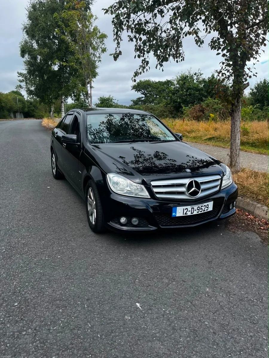 C200 Mercedes Benz - Image 2