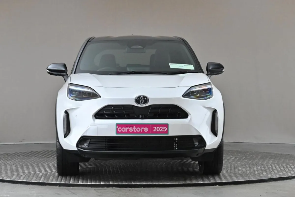 Toyota Yaris Cross 1.5 HYBRID **BI-TONE ROOF**HALF - Image 2